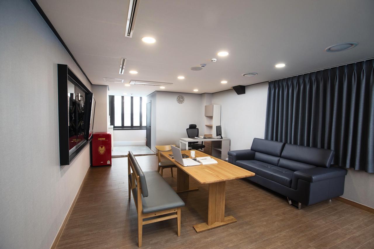 Cinema House Hotel in Busan Buitenkant foto